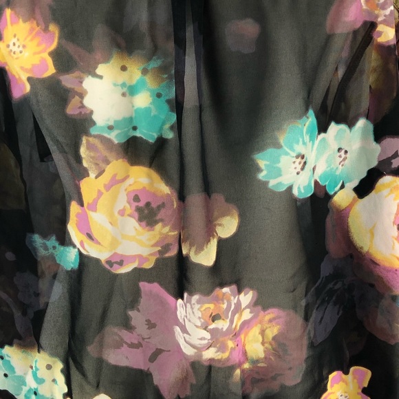 Decree Floral Chiffon Button Down Shirt - Picture 7 of 9